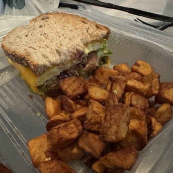 Metro Diner - Avocado Breakfast Sandwich - American Near Me - Kissimmee, Florida Metro Diner - Avocado Breakfast Sandwich - American Near Me - Kissimmee, Florida