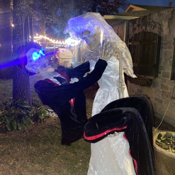 Fortunata Winery - Fun Halloween decor...and perfect for a wedding - Wineries Near Me - Aubrey, Texas Fortunata Winery - Fun Halloween decor...and perfect for a wedding - Wineries Near Me - Aubrey, Texas