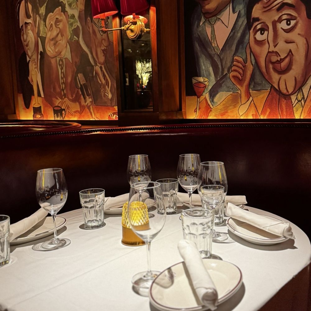Drake's Hollywood - Steakhouses Near Me - Houston, Texas Drake's Hollywood - Steakhouses Near Me - Houston, Texas