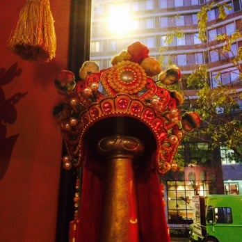 Dao Thai - Beautiful decor - Thai Near Me - Chicago, Illinois
