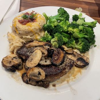 Chili's - Classic Sirloin* - 6oz - Tex-Mex Near Me - Janesville, Wisconsin