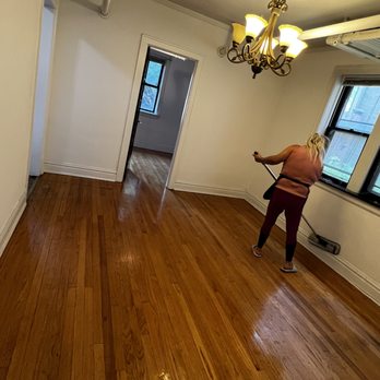 Lucho’s Cleaning Service - Team leader cleaning walls for move in cleaning - Home Cleaning Near Me Lucho’s Cleaning Service - Team leader cleaning walls for move in cleaning - Home Cleaning Near Me