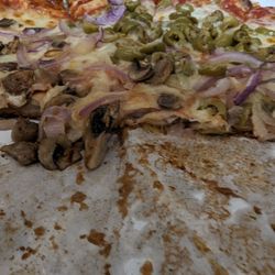 Palermo Pizzeria & Restaurant - You can see there's no sauce anywhere except near the crust