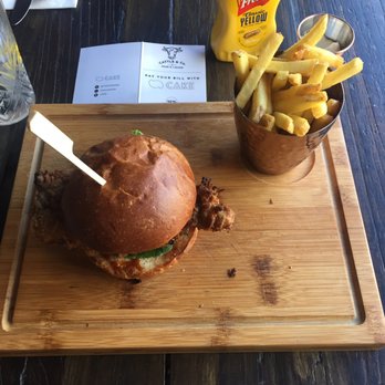 Cattle & Co. - Lunch time chicken burger. - Barbeque Near Me - London, XGL Cattle & Co. - Lunch time chicken burger. - Barbeque Near Me - London, XGL