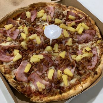 Johnnies Villa Pizza - Ham, bacon, sausage and pineapple - Pizza Near Me - Johnstown, Ohio