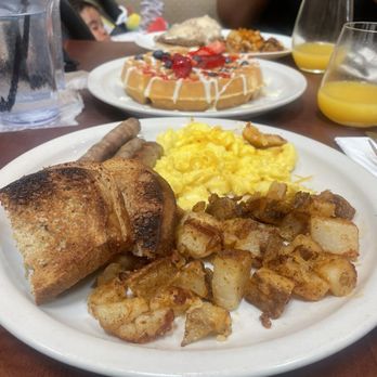 Grumpy's Cafe - Breakfast & Brunch Near Me - Cleveland, Ohio