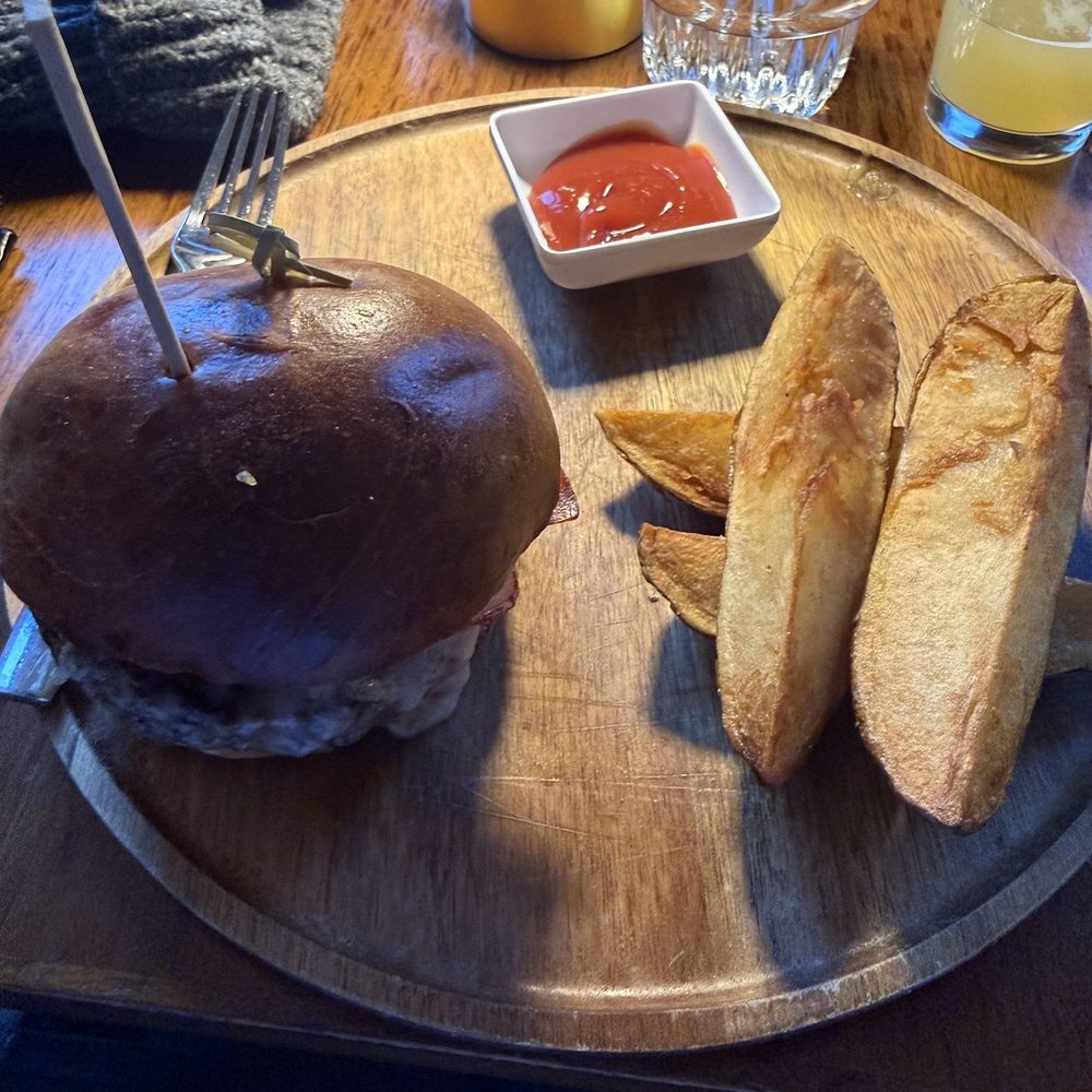 Taverna 54 - Burger - Italian Near Me - Lambertville, New Jersey