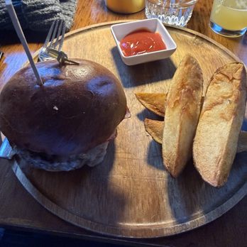 Taverna 54 - Burger - Italian Near Me - Lambertville, New Jersey