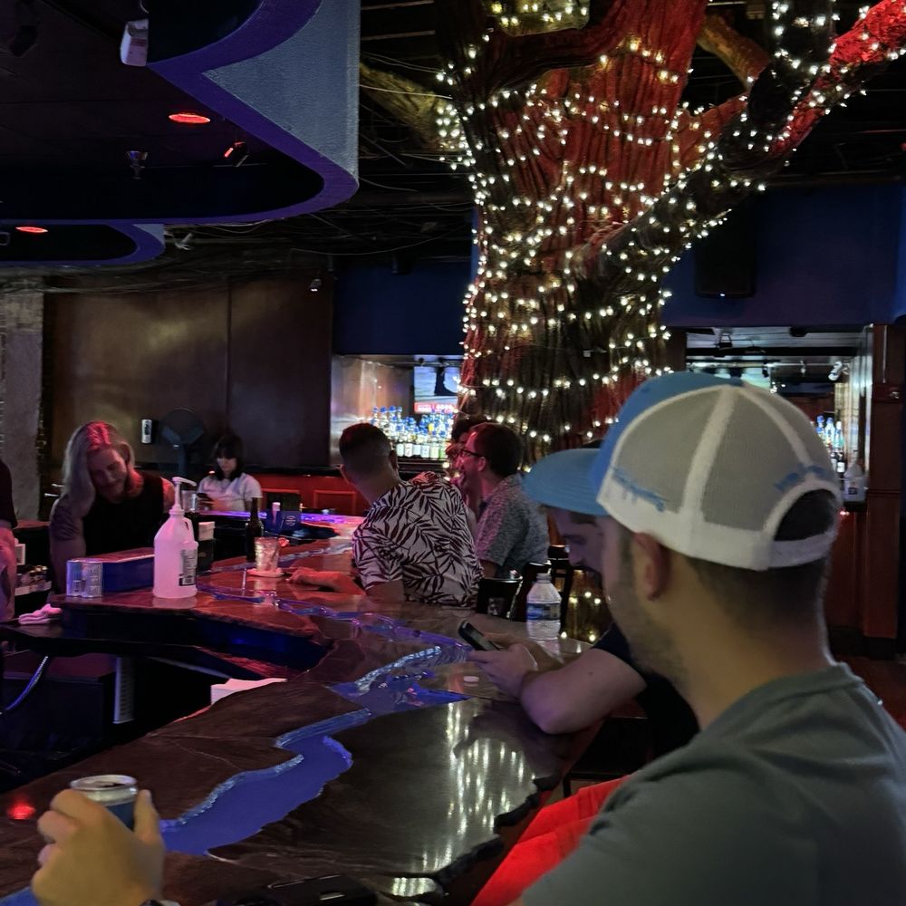 Жалаңаш еркек пен әйелдің бірге түскен суреті