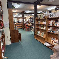 Morgan Hill Bookstore - Very organized book displays