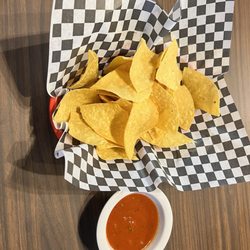 Luna Mexican Grill - Chips & Salsa
