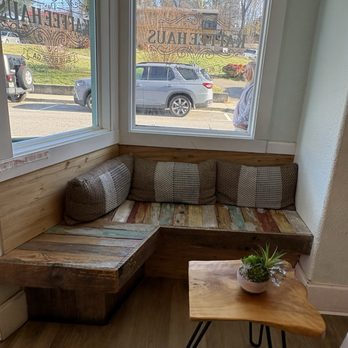 Das Kaffee Haus - Seating area by the window - Coffee & Tea Near Me - Blue Ridge, Georgia Das Kaffee Haus - Seating area by the window - Coffee & Tea Near Me - Blue Ridge, Georgia
