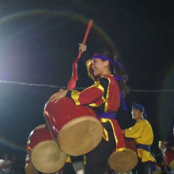 Uruma-en - El show de Ryukyukoku matsuri daiko con 100 artistas en escena fue un gran cierre con bailarines y músicos - Social Clubs Near Me - Ituzaingó, C