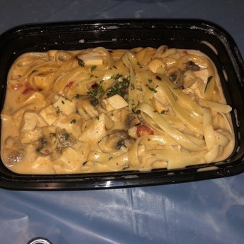 Rigatoni's Restaurant - Chicken Fettuccine Alfredo - Italian Near Me - Castro Valley, California