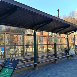 Heath Circle MBTA Station - Green Line - Waiting area at Heath Street