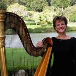 Heavenly Harps - Celia and her Gold Harp provides music on Maui and Lana'i!