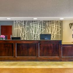 Best Western Plus Waynesboro Inn & Suites Conference Center - Front Desk