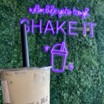 Ding Tea Orlando - Signature milk tea with their vine background - Bubble Tea Near Me - Orlando, Florida Ding Tea Orlando - Signature milk tea with their vine background - Bubble Tea Near Me - Orlando, Florida
