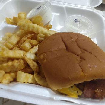 Boondoggle's Pub and Grub - Cheeseburger + bacon & jalapenos - Pubs Near Me - Vevay, Indiana Boondoggle's Pub and Grub - Cheeseburger + bacon & jalapenos - Pubs Near Me - Vevay, Indiana