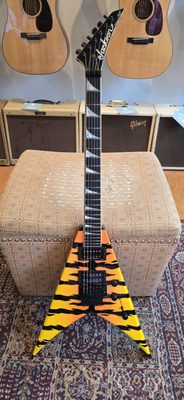 Thunder Road Guitars PDX by null