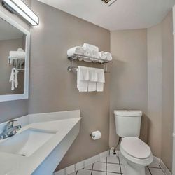 Motel 6 - Motel Denison TX Bathroom
