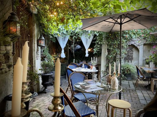 Zoubi Restaurant & Bar by null