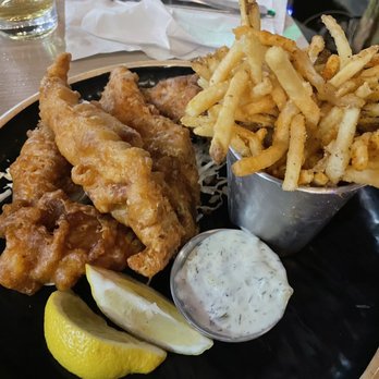 Down the Hatch Maui - Gosh and shoestring fries! Why don't we have more of this in Cali? - Seafood Near Me - Lahaina, Hawaii