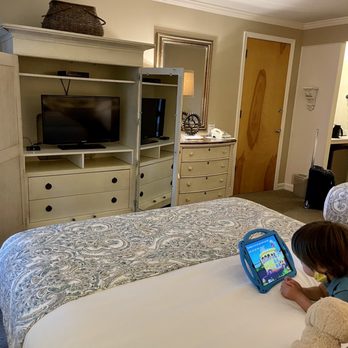 Refuge Inn - Hotels Near Me - Chincoteague Island, Virginia Refuge Inn - Hotels Near Me - Chincoteague Island, Virginia