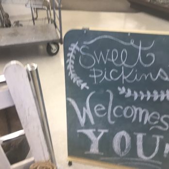 Sweet Pickins - Welcome sign - Antiques Near Me - Childersburg, Alabama