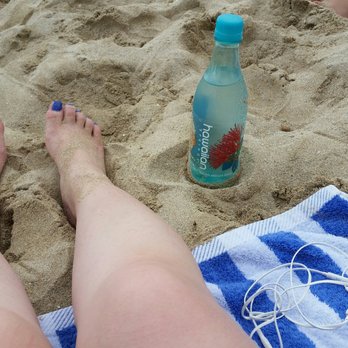 Waikiki Beach - My toe nails match my towel! - Beaches Near Me Waikiki Beach - My toe nails match my towel! - Beaches Near Me