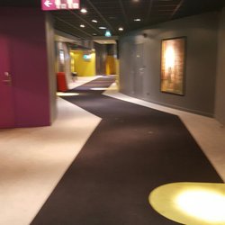 Cinéville - Le couloir où se trouvent les salles.