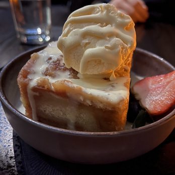 18th & 21st - Housemade Donut Bread Pudding - Cocktail Bars Near Me - Columbia, Maryland