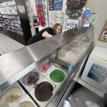 Pickard Street Citgo - The employee getting down and groovy scooping the ice cream - Gas Stations Near Me - Mt Pleasant, Michigan Pickard Street Citgo - The employee getting down and groovy scooping the ice cream - Gas Stations Near Me - Mt Pleasant, Michigan