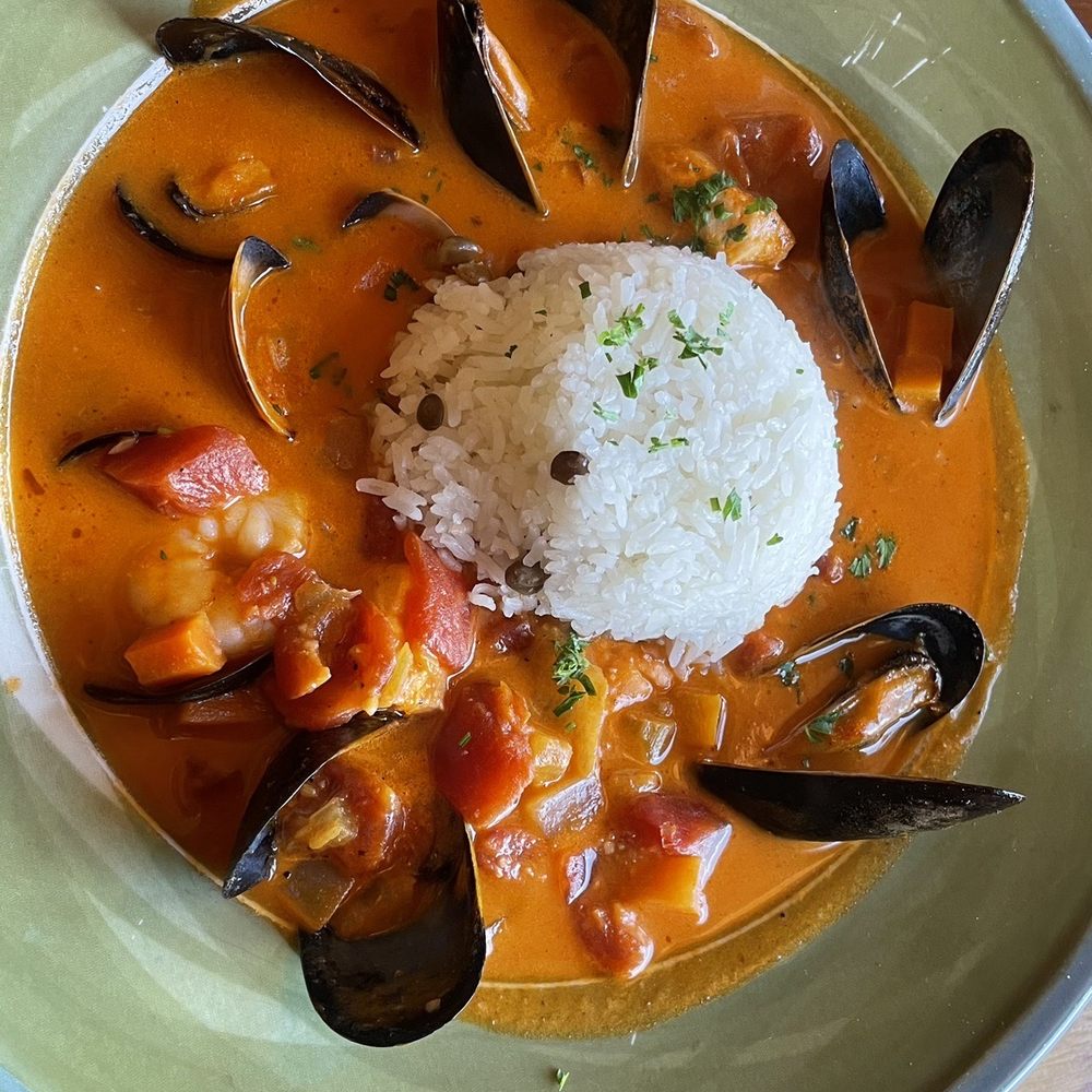 Fiddle River Restaurant - Fiddle Fish Pot - Seafood Near Me - Jasper, Alberta Fiddle River Restaurant - Fiddle Fish Pot - Seafood Near Me - Jasper, Alberta