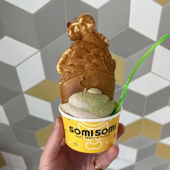 Somisomi - Matcha and cookies and cream swirl with graham sprinkles in an upside down! - Desserts Near Me - Cupertino, California Somisomi - Matcha and cookies and cream swirl with graham sprinkles in an upside down! - Desserts Near Me - Cupertino, California
