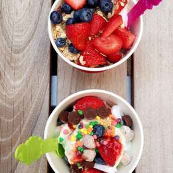 Menchie's - Brossard - two bowls of fruit and cereal - Ice Cream & Frozen Yogurt Near Me - Brossard, Quebec