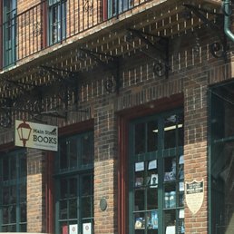 Small and crowded Main Street Books is a nice spot to browse in the historic district. Small and crowded Main Street Books is a nice spot to browse in the historic district.