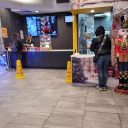 McDonald's - Cashier and pickup