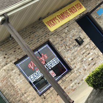 Vickys Famous Fried Fish - the front of a restaurant - Seafood Near Me - Middletown, Delaware