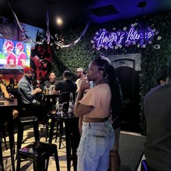 Amigos Beer & Wine Lounge