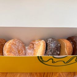 Lee's Donuts - Donuts