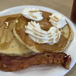 Huddle House - Kids meal pancakes