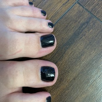 Central Nails Spa - Gel polish that is lumpy, paint everywhere - Nail Salons Near Me - Lake Elsinore, California