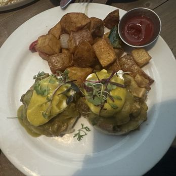 Jardin Autentica Cocina - Pork belly Benedict - Breakfast & Brunch Near Me - Orange, California Jardin Autentica Cocina - Pork belly Benedict - Breakfast & Brunch Near Me - Orange, California