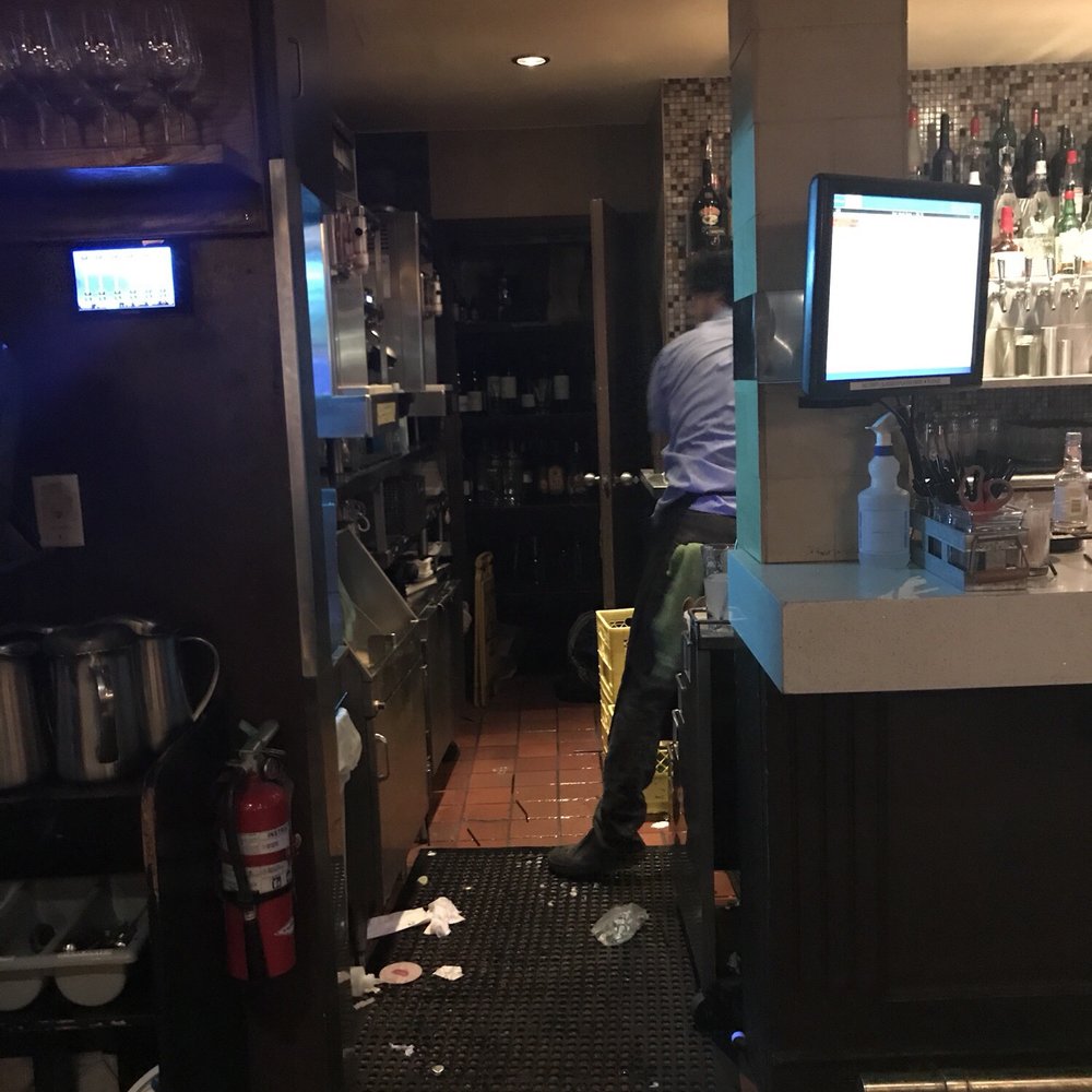 Earls Kitchen + Bar - Canadian (New) Near Me - Vancouver, British Columbia Earls Kitchen + Bar - Canadian (New) Near Me - Vancouver, British Columbia