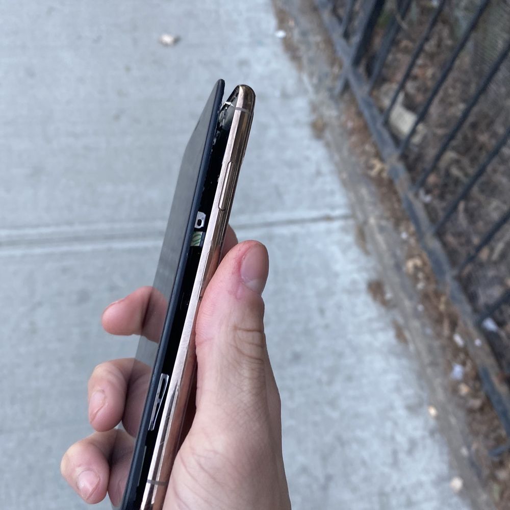 Screen popping out