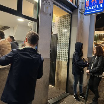 Cervejaria Gazela - Hot Dogs Near Me - Porto, 13
