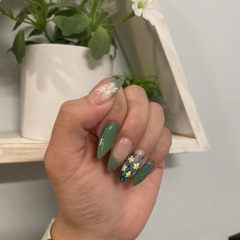 NAILaCARTE - West Loop - Nail Salons Near Me - Chicago, Illinois