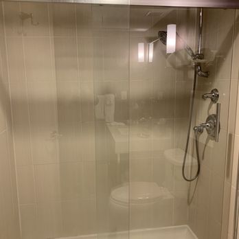 Crowne Plaza Saddle Brook - Shower - Hotels Near Me - Saddle Brook, New Jersey