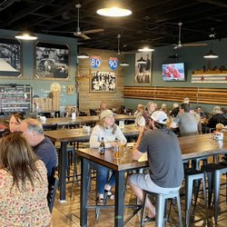Vero Chicago Pizza - Dining room
